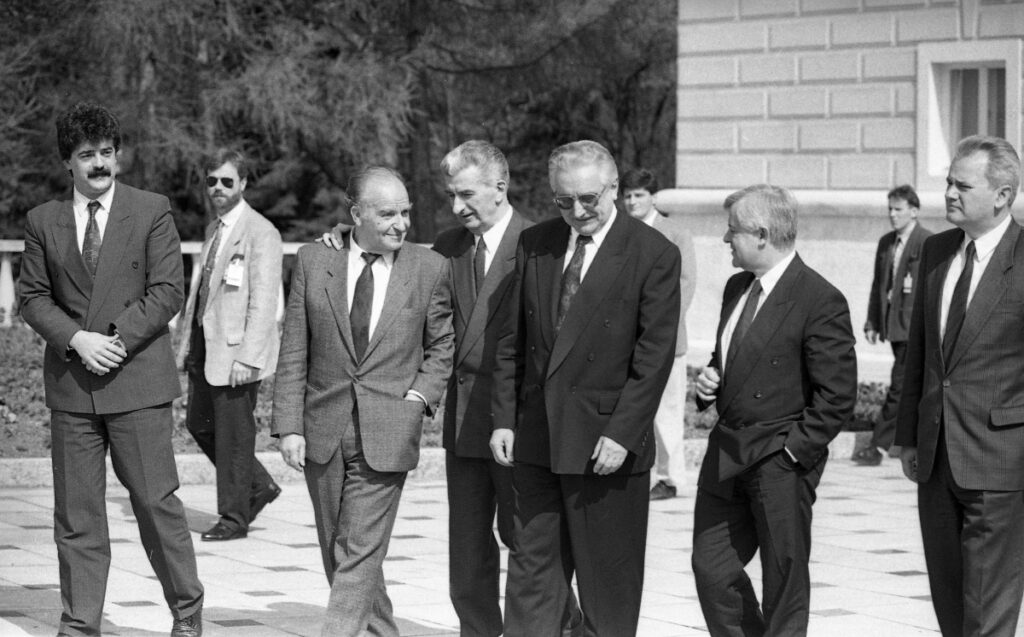Šta je bio raspad Jugoslavije? Potpuna hronologija, uzroci i posledice